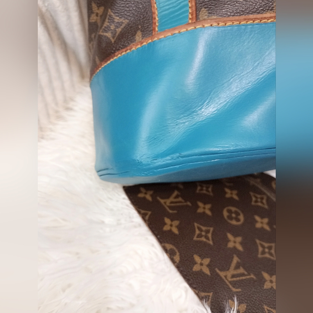 Louis Vuitton Bag - Picture 12 of 16